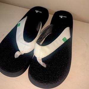 Sanuk Women’s Flip Flops